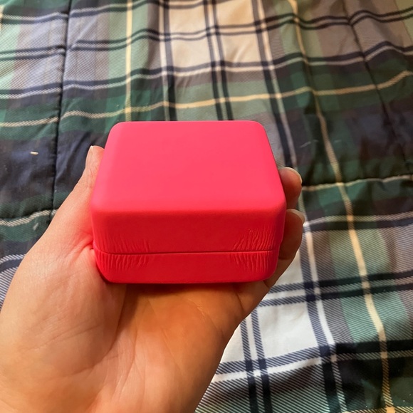 H Initial necklace - Picture 2 of 5